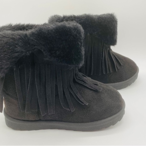 Mudd Girls Cherry Fringe Cozy Boot Size 10 - Picture 9 of 9